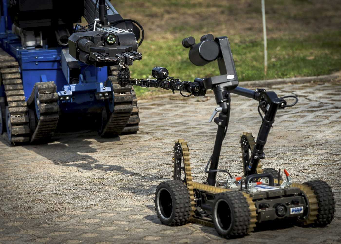 Współpraca dwóch robotów